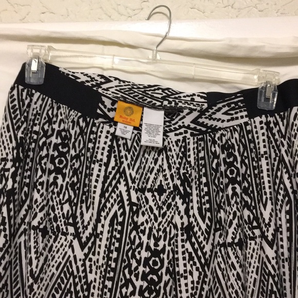 Pants - Picture 4 of 4